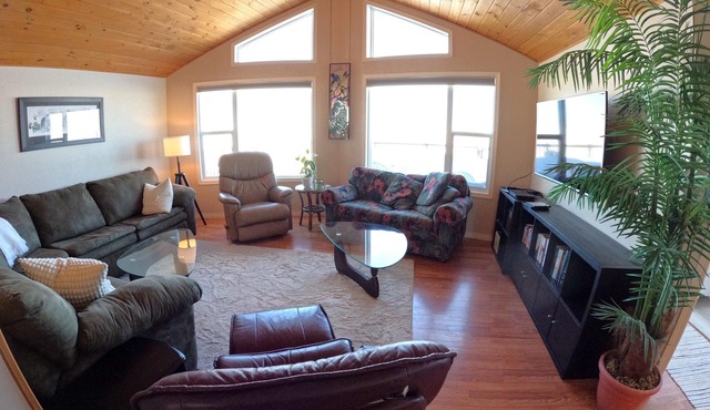 Luxury Cabin with Private Beach. Right on the water!