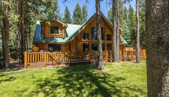 Luxury Cabin with River Views, Wood Burning Fireplace - PONY97