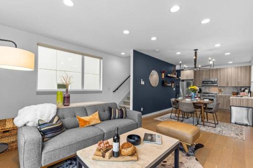 Luxury Cali AveTownhome w/Rooftop Deck & View