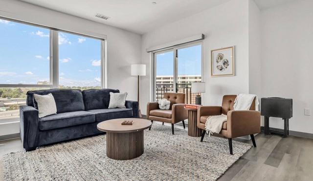 Luxury & Calming 2BR | Cleveland Clinic
