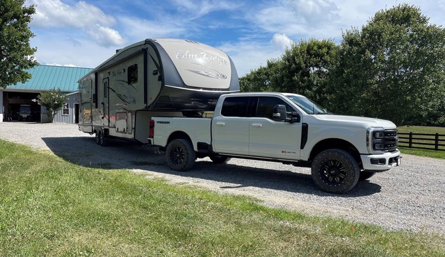 Luxury Camping in A spacious RV ,nWith plenty of room and king size bed,