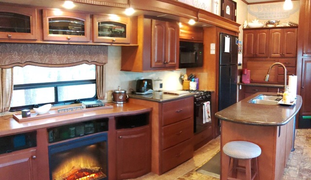 Luxury camping on horse farm in Reddick.