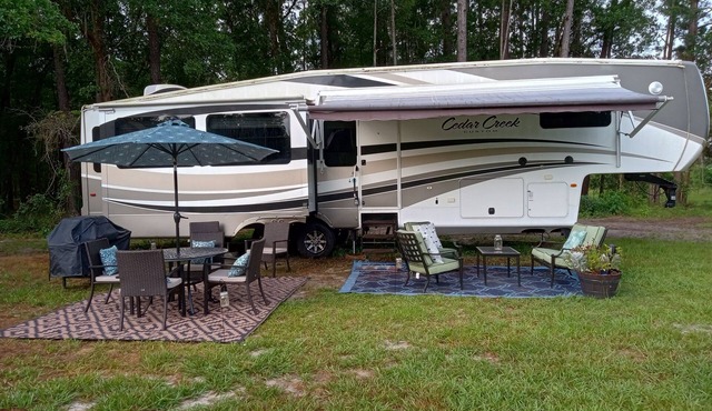 Luxury camping on horse farm in Reddick