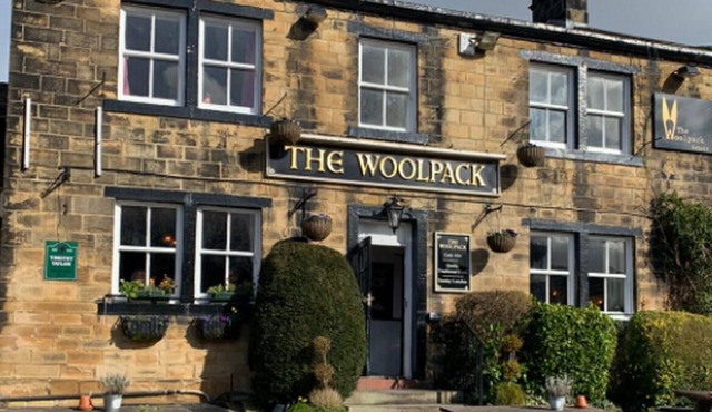 Luxury canal side 2 bed apartment. Close to all amenities.