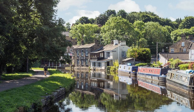 Luxury Canalside home close to Leeds City Centre