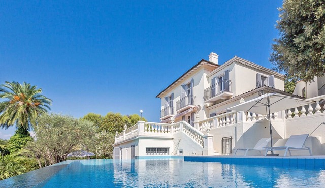 Luxury Cap d'Antibes villa with sea view, steps to the beachn