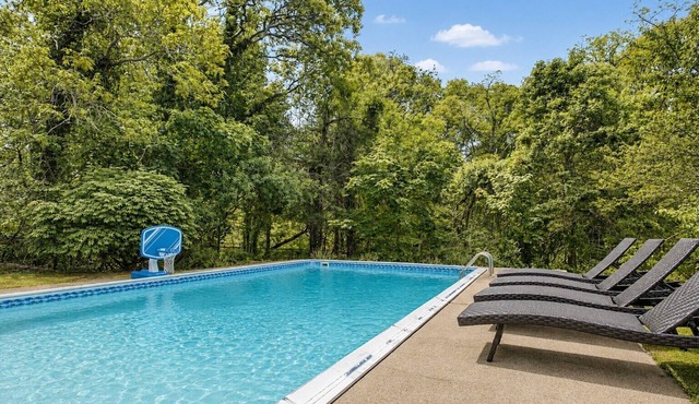 Luxury Cape Escape w/Saltwater Pool Near Sandy Neck, sleeps 10!