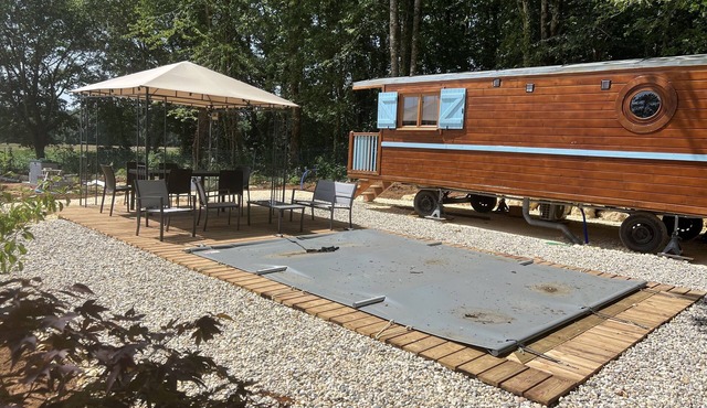 Luxury caravan for 6 people - private swimming pool!