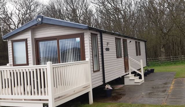 Luxury Caravan Only 10 Mins From the Beach