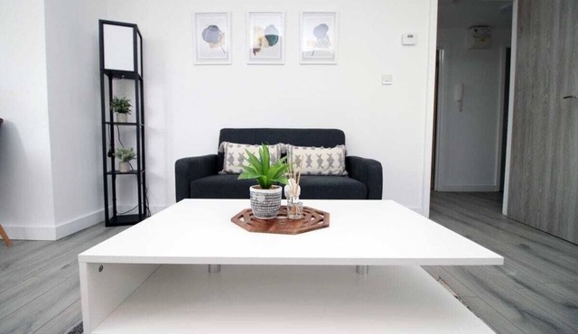 "Luxury Cardiff Oasis"