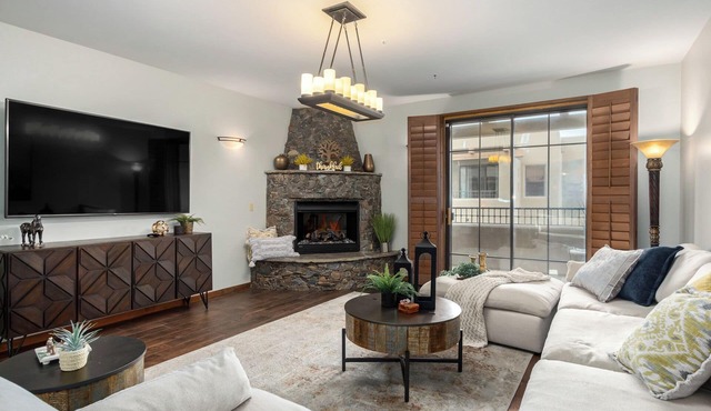 Luxury Carefree Estancia Large Suite - Golf, views & fine dining. TSMC vicinity.