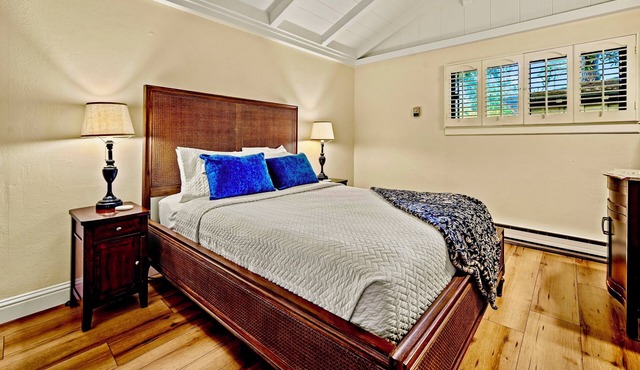 Luxury Carmel 2 bedroom 25 Min walk to Carmel Beach 112