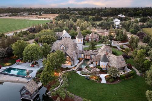 Luxury Castle Retreat at UC Davis