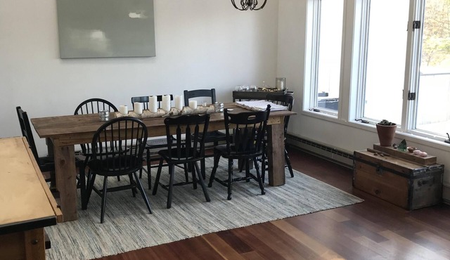 Luxury Catskill Townhouse. Pool. Game room. 4 Bedroom 3 Bath.