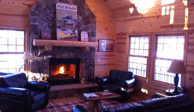 Luxury Cedar Cabin on the Lake with Heated Pool & Hot Tub. Close to Ski resort