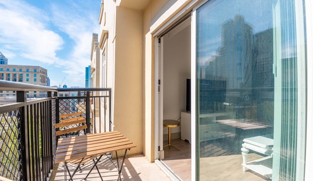 Luxury Central Apartment with Gym