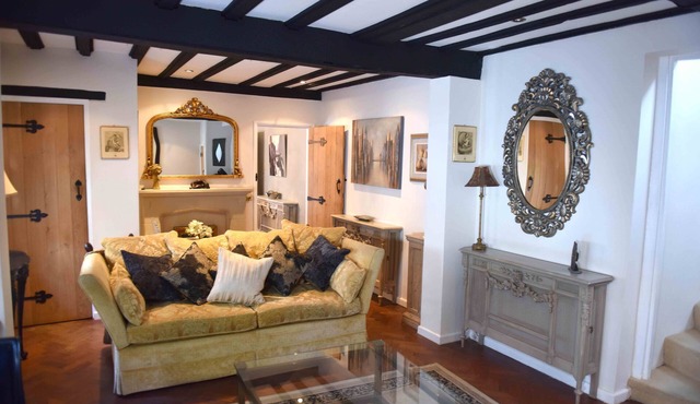 Luxury Central Eton Cottage, 5 minute walk from Windsor Castle. FREE PARKING