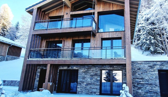 Luxury Chalet with Sauna & Jacuzzi for 10, La Plagne Montalbert
