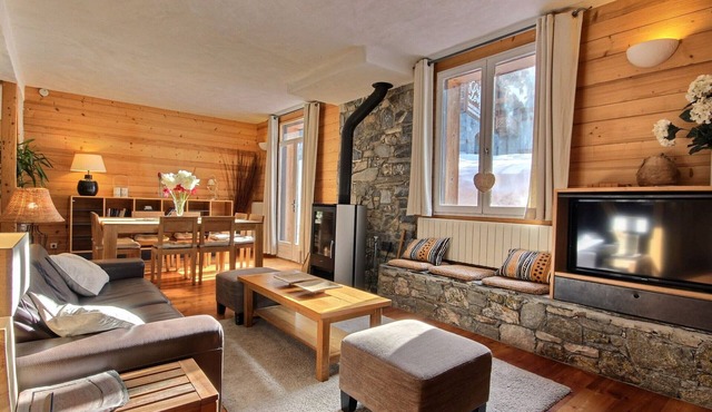 Luxury chalet for 12, sauna and jacuzzi