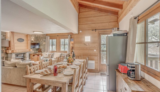 Luxury Chalet in Tignes - 5 Bedrooms, Jacuzzi and Parking