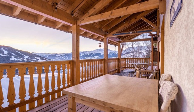Luxury chalet (14p) 6 bedrooms, 3 bathrooms & sauna. In the centre of Vallandry, with a beautiful view