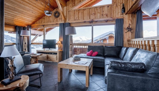 Luxury chalet (14p) 7 bedrooms, 5 bathrooms, bar & sauna. In the centre of Vallandry, with a beautiful view
