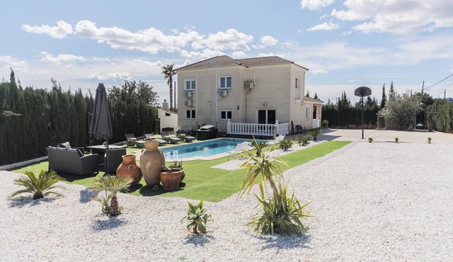 Luxury chalet 20 minutes from Valencia