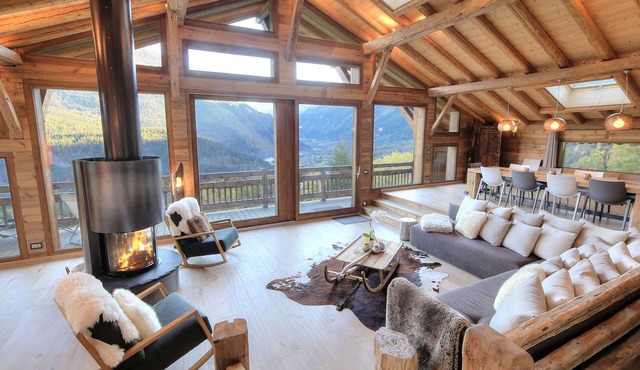 Luxury chalet, Chamonix-Les Houches, ski-in/ski-out, sauna, steam room & jacuzzi