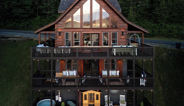 Luxury Chalet Escape w/Spa Amenities, Game Room & Endless Mountain Views