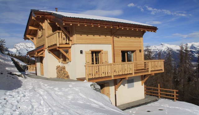 Luxury Chalet for 8-10 people with stunning views