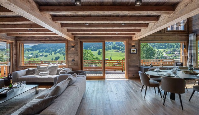 Luxury Chalet for 12 near La Princesse Pistes with Gym and Fireplace