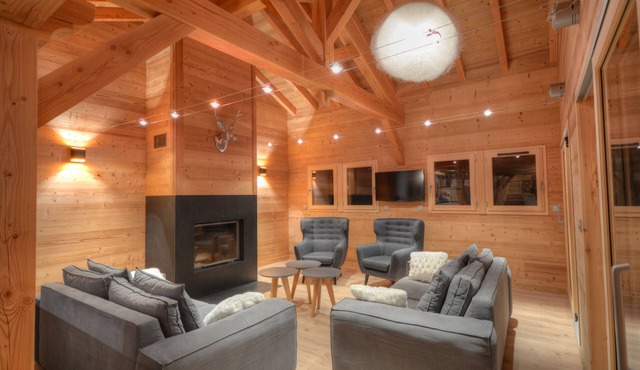 Luxury chalet in Les Carroz d’Arâches, sauna, billiards, 8 showers, 8 bedrooms