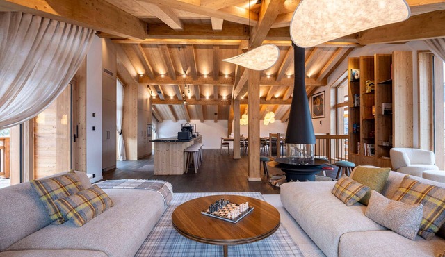 Luxury chalet in Courchevel 1300, 12 pers, hot tub, pets allowed, parking