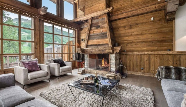 Luxury chalet in Val-d'Isère with direct access to slopes, 5 bedrooms, parking