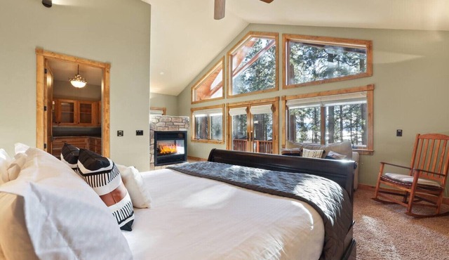 Luxury Chalet | Jacuzzi BBQ Lake View | Sleeps 10