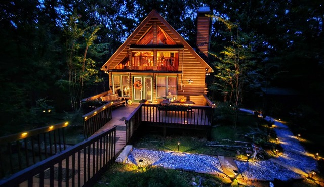 Luxury Chalet Near Helen Hot Tub, Fire Pit, Pool Table, Hammock & Creek