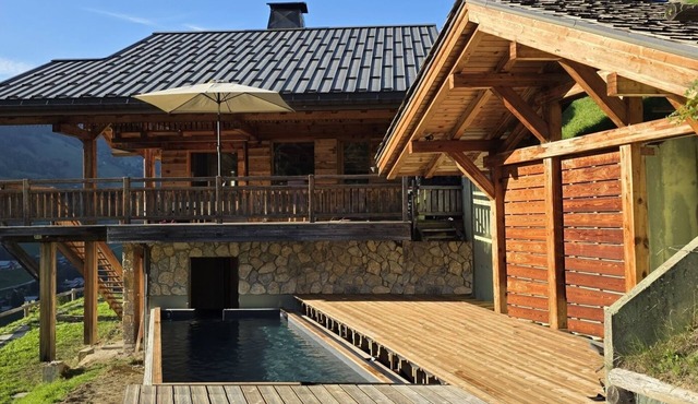 Luxury Chalet, Swimming Pool, SPA with Jacuzzi and Sauna, Large Terrace & Views