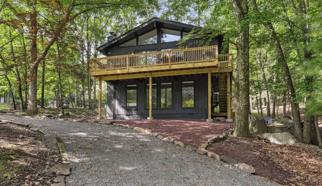 Luxury Chalet Hot Tub Firepits Grill Deck Lawn Games Near Waterparks