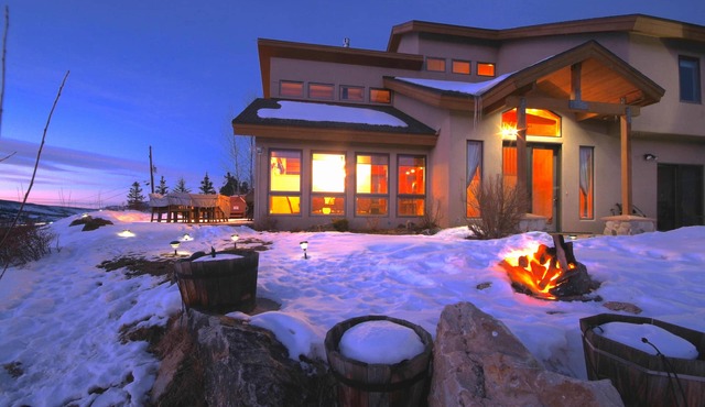 Luxury Chalet w/360° Views, Jacuzzi. Summit County Ski, Fly Fishing, Hiking.