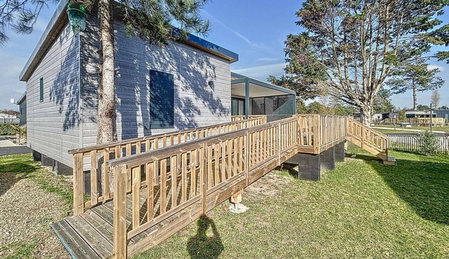 Luxury Chalet with Heated Pool, 6 Sleeps, WiFi, Near Beach