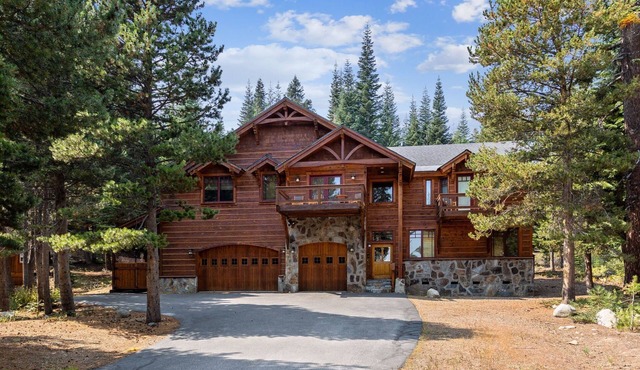 Luxury Chalet with Hot Tub in Private Setting - Tahoe Donner