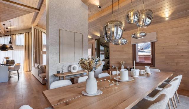 Luxury chalet with jacuzzi and parking in Courchevel for 10 guests.