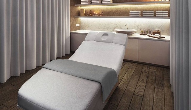 Luxury chalet with pool near the center