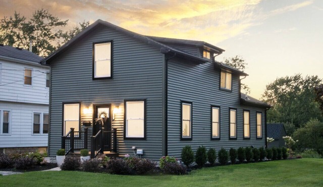 Luxury & Charm in Downtown Perrysburg!