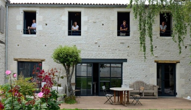 Luxury, charming lodging 8km from La Rochelle & island of Ré, heated pool, sauna