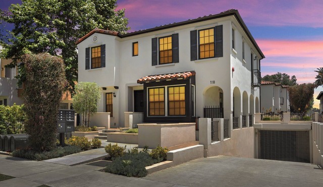 Luxury Charming Pasadena Townhome in Prime Spot!