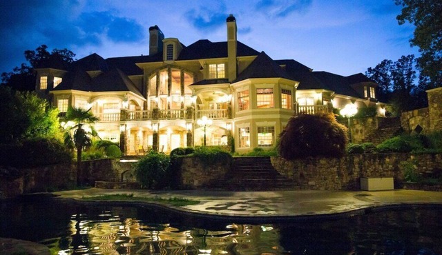 Luxury Chateau With Soaring Views Over Lake Lanier