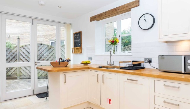 Luxury -Chelt Walking-2Bed-Long Stays-Parking