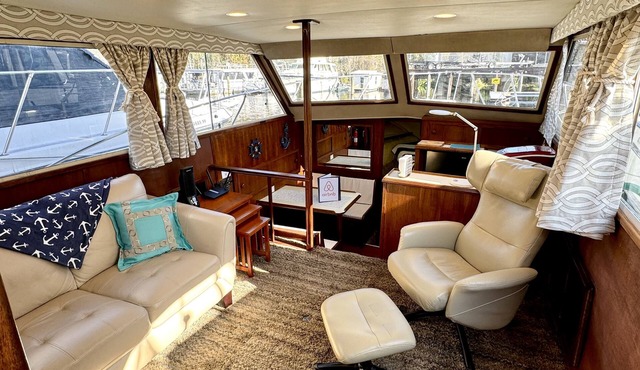 Luxury Chris Craft Yacht On the Beautiful St. John's River in Sanford