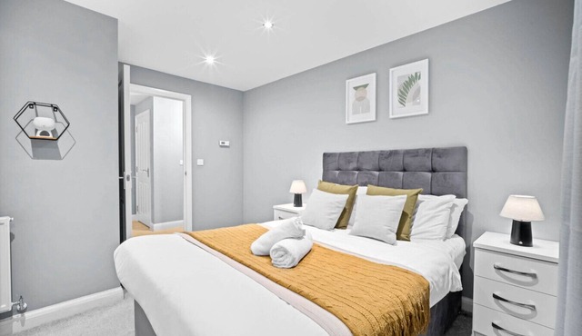 Luxury City Centre Apartment - Close to Chinatown - Secure Parking